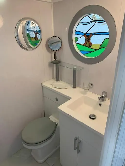 One Bedroom Apartment In Heart Of Brighton